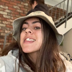 Meet your Posher, Isabel